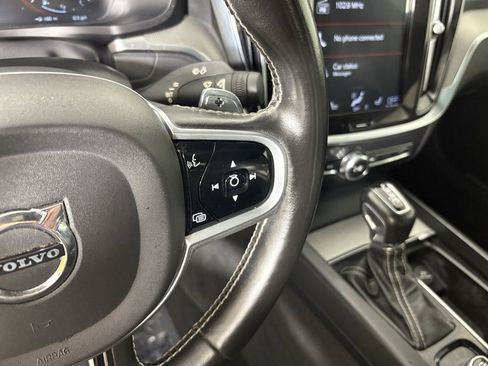 Used 2019 Volvo S60 T5 R-Design image 22