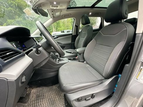 Used 2023 Volkswagen Taos SE w/ Panoramic Sunroof Package FWD image 22