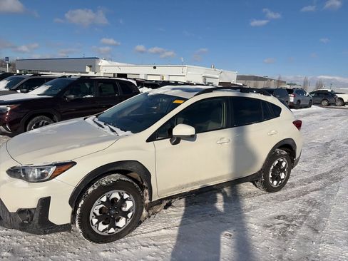 Used 2023 Subaru Crosstrek 2.0i Premium image 2