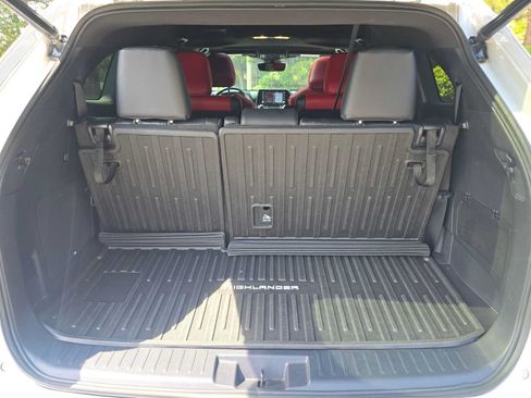 Used 2022 Toyota Highlander XSE AWD/4WD image 14