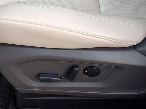 Certified 2023 Ford Explorer Platinum w/ Technology Package image 4