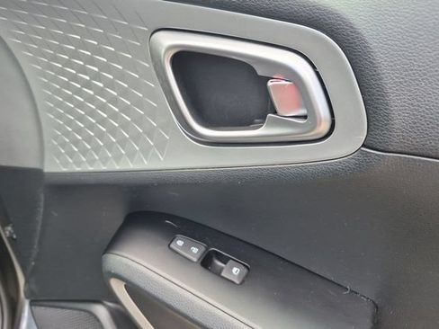 Used 2022 Kia Soul LX FWD image 27