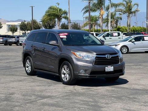 Used 2015 Toyota Highlander XLE FWD image 3