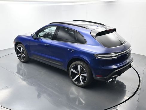 Certified 2025 Porsche Macan AWD/4WD image 35