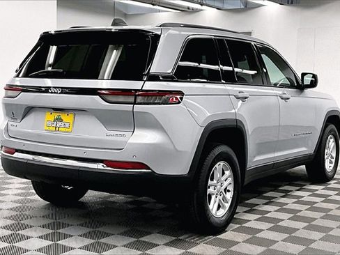 Used 2023 Jeep Grand Cherokee Laredo image 11