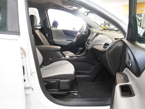 Used 2021 Chevrolet Equinox LS image 10