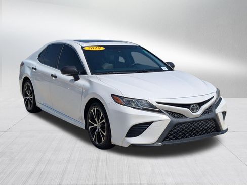 Used 2018 Toyota Camry SE w/ Moonroof Package FWD image 7