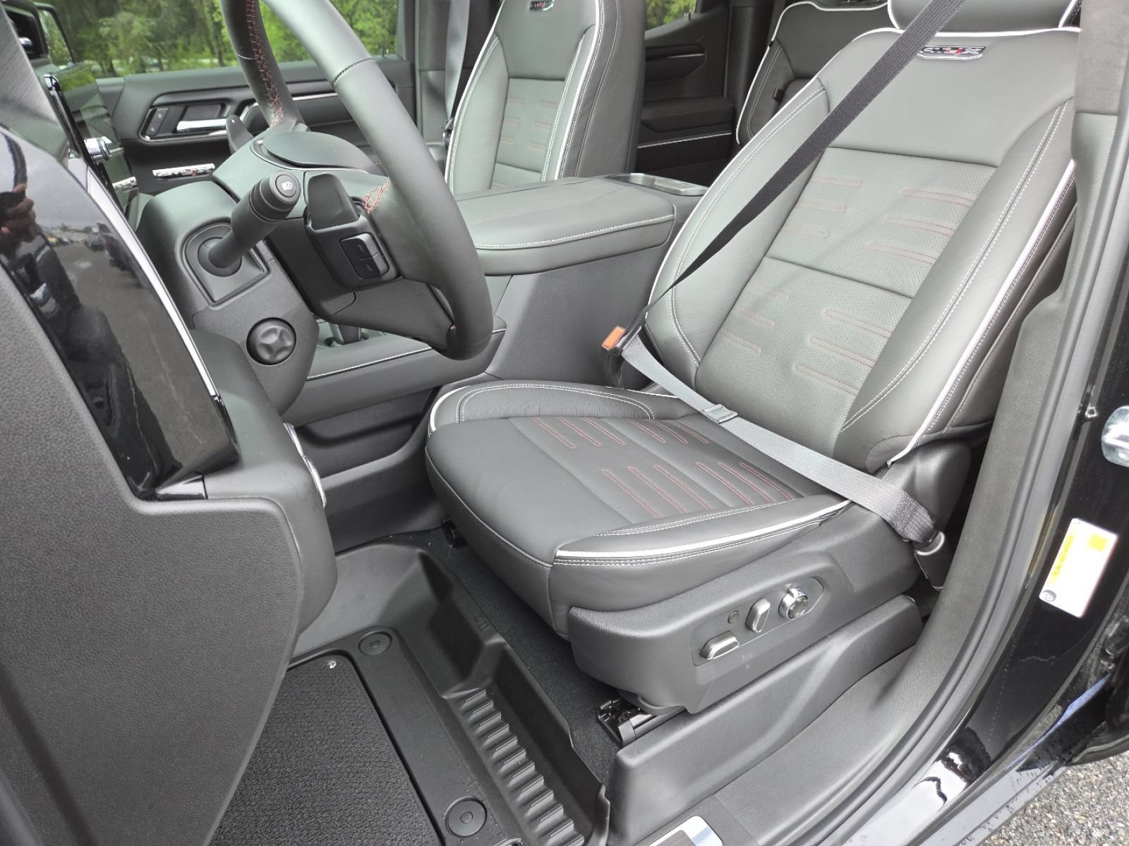 New 2026 GMC Sierra 1500 AT4X w/ LPO, Black Badging Package AWD/4WD image 30