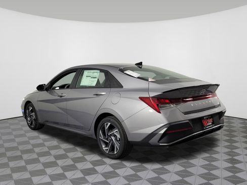 New 2025 Hyundai Elantra SEL image 38