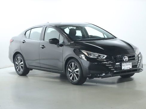 Used 2025 Nissan Versa SV FWD image 9