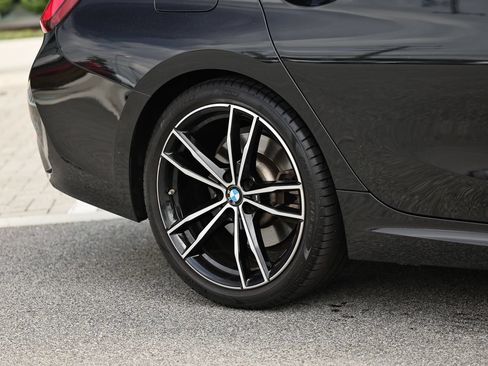 Used 2022 BMW 330i Sedan w/ M Sport Package RWD image 6
