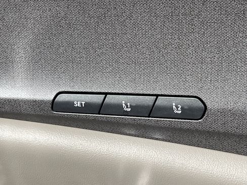 New 2026 Kia Carnival EX FWD image 17