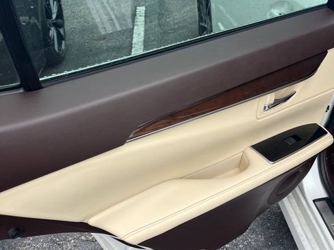Used 2018 Lexus ES 350 w/ Luxury Package w/Wood Trim image 10