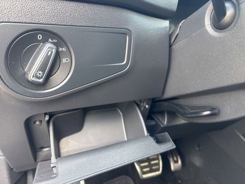 Used 2022 Volkswagen Tiguan SE R-Line AWD/4WD image 17