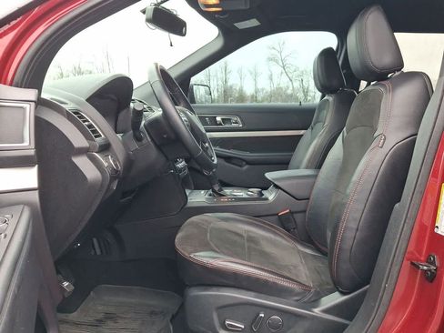Used 2018 Ford Explorer XLT w/ Equipment Group 202A image 17