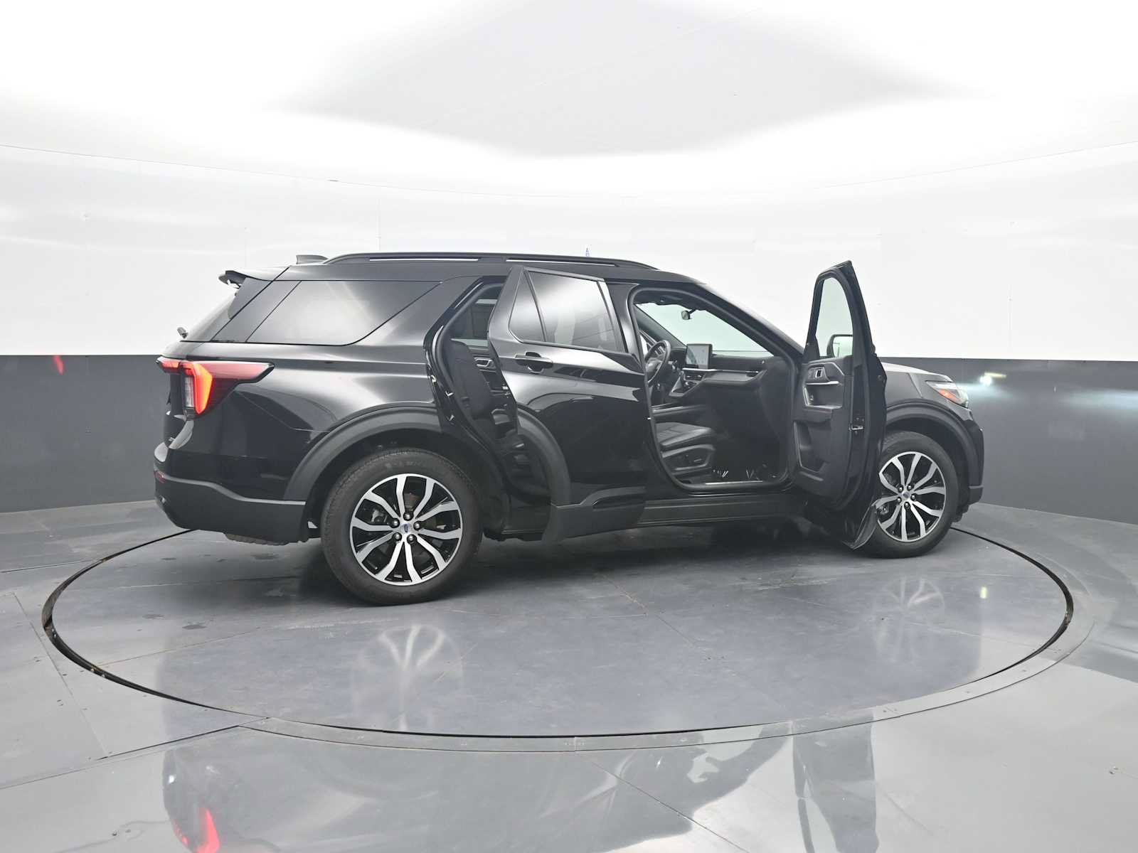 Used 2025 Ford Explorer ST-Line AWD/4WD image 51