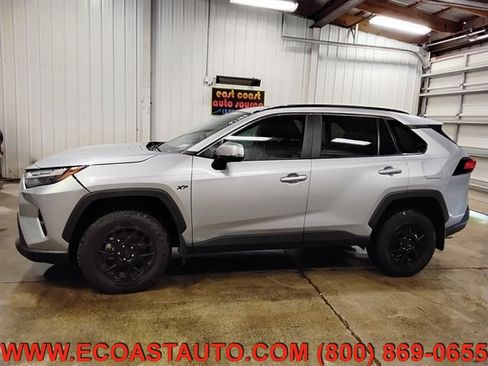 Used 2025 Toyota RAV4 XLE w/ Convenience Package FWD image 5