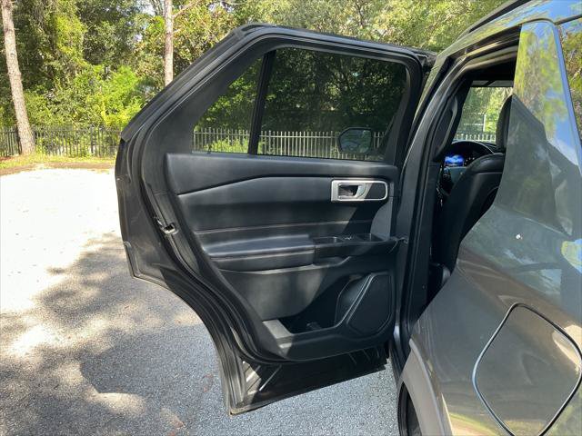Used 2020 Ford Explorer XLT w/ Equipment Group 202A AWD/4WD image 12