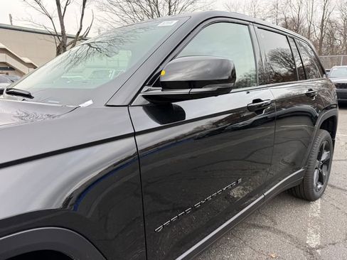 New 2025 Jeep Grand Cherokee Limited w/ Luxury Tech Group II image 4