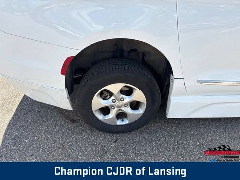Used 2017 Chrysler Pacifica Touring-L Plus FWD image 44