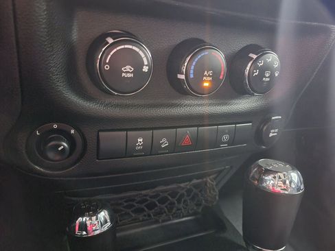 Used 2017 Jeep Wrangler Unlimited Sport AWD/4WD image 31