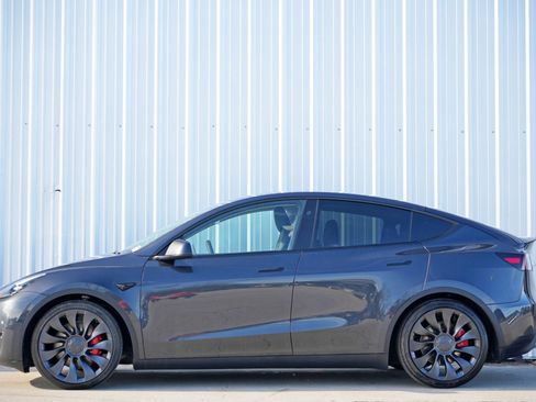 Used 2024 Tesla Model Y Performance image 9