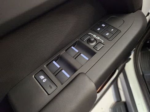 Used 2026 Land Rover Defender 110 S AWD/4WD image 35