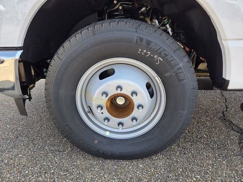 New 2026 Ford F350 XL w/ XL Chrome Package RWD image 20