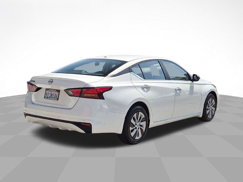 Certified 2025 Nissan Altima 2.5 S FWD image 5