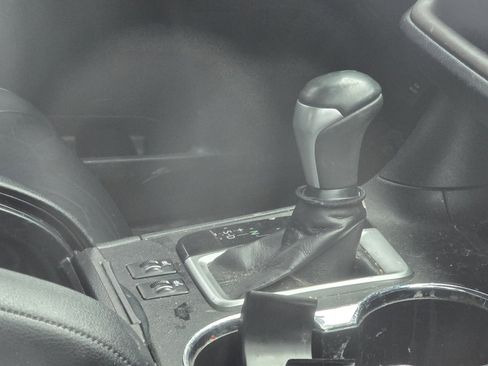 Used 2019 Toyota Highlander XLE image 16