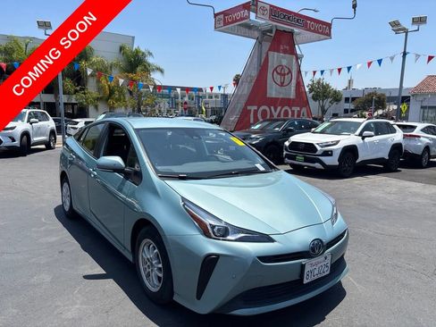 Used 2022 Toyota Prius LE FWD image 1