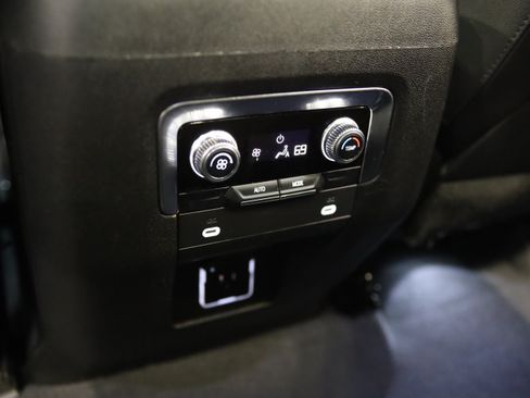 Used 2022 GMC Yukon SLT AWD/4WD image 38