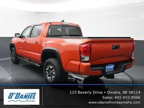Used 2016 Toyota Tacoma TRD Off-Road AWD/4WD image 4