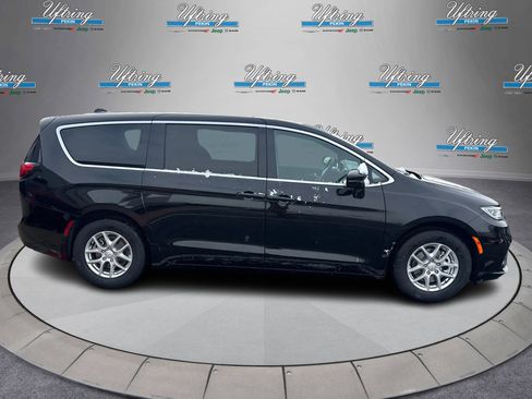 New 2026 Chrysler Pacifica Select image 2