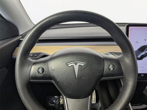 Used 2020 Tesla Model Y Long Range image 16