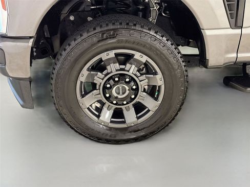 Used 2024 Ford F250 Lariat w/ Lariat Ultimate Package AWD/4WD image 32