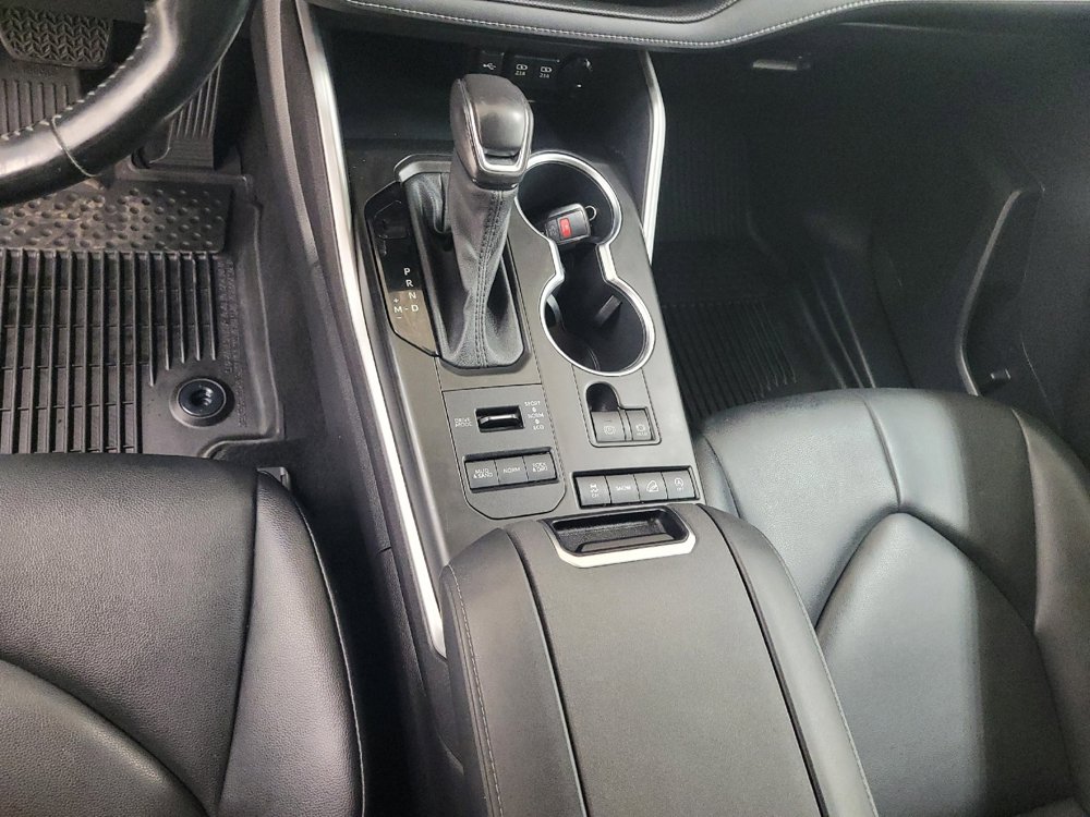 Used 2021 Toyota Highlander XLE AWD/4WD image 26