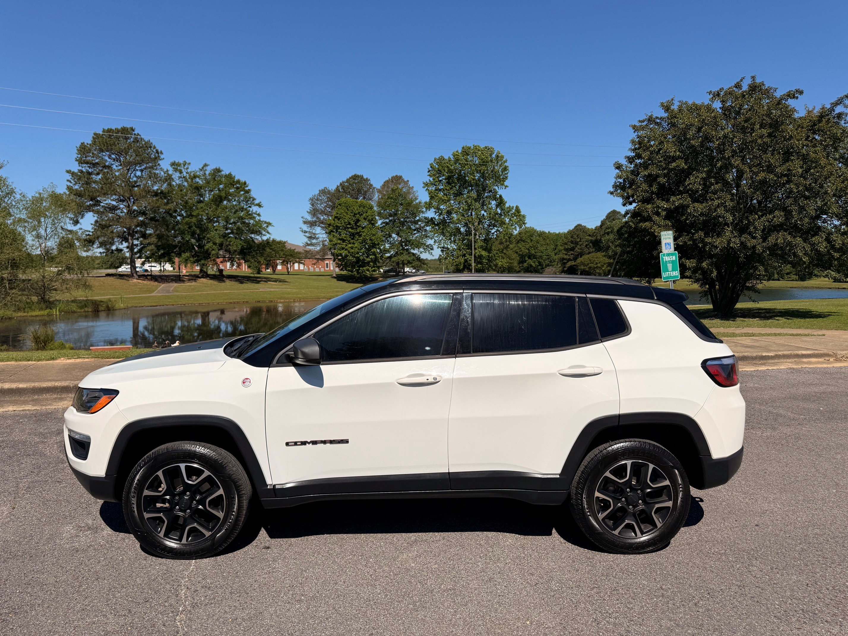 Used 2020 Jeep Compass Trailhawk AWD/4WD image 2