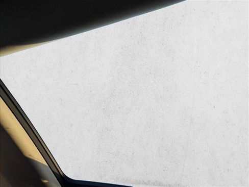 Used 2021 Buick Envision Avenir w/ Technology Package II image 16