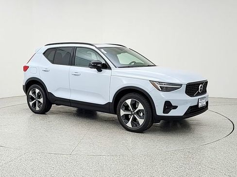 New 2026 Volvo XC40 B5 Plus w/ Climate Package AWD/4WD image 3