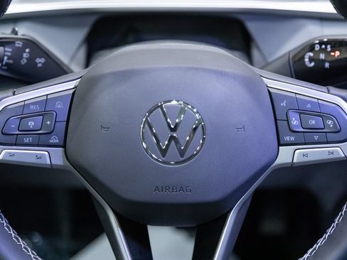 Used 2025 Volkswagen Tiguan SE w/ Panoramic Sunroof Package AWD/4WD image 20