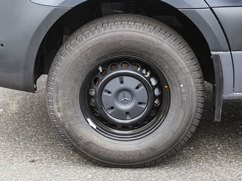 New 2024 Mercedes-Benz Sprinter 144 Cargo image 7