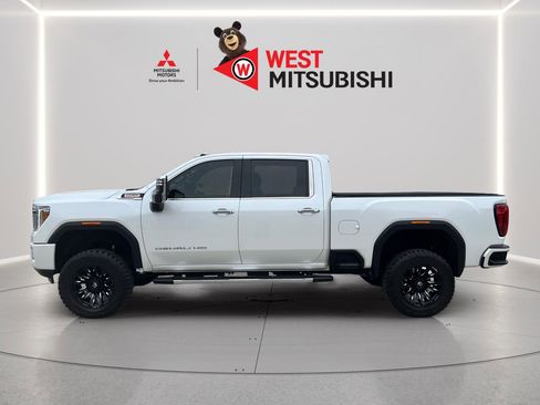 Used 2022 GMC Sierra 3500 Denali w/ Technology Package AWD/4WD image 2