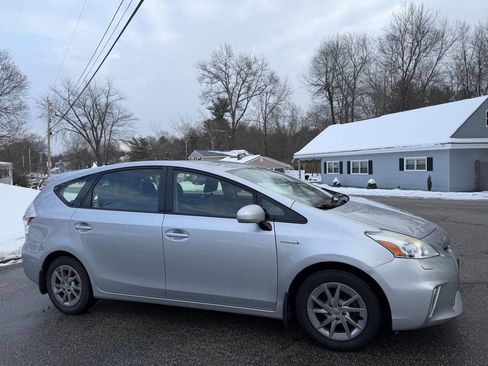 Used 2012 Toyota Prius V Five image 10