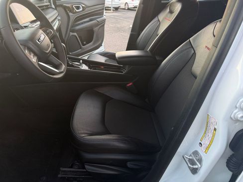 Used 2025 Jeep Compass Trailhawk image 30