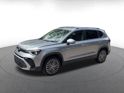 Used 2025 Volkswagen Taos SE FWD image 6