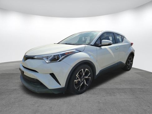 Used 2019 Toyota C-HR XLE image 3