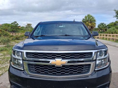 Used 2019 Chevrolet Suburban LT RWD image 3