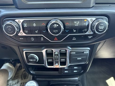 Used 2023 Jeep Wrangler Unlimited Sport AWD/4WD image 36