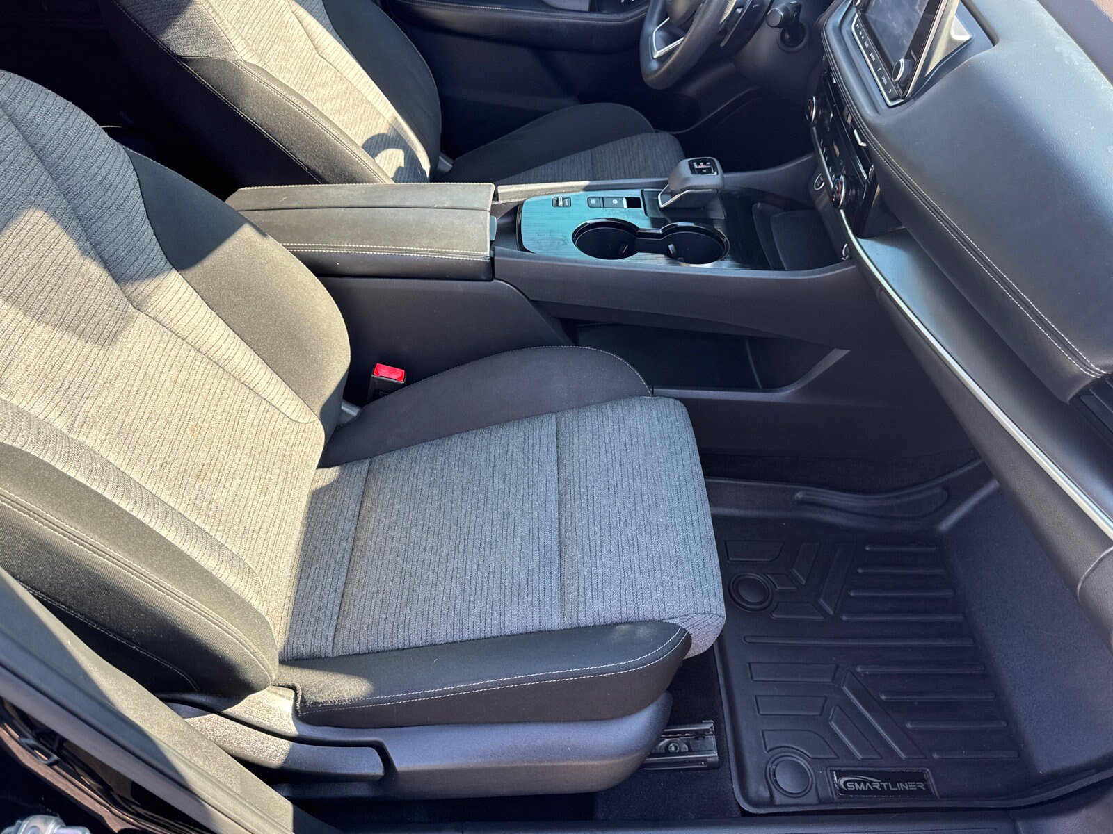 Used 2022 Nissan Rogue SV FWD image 15